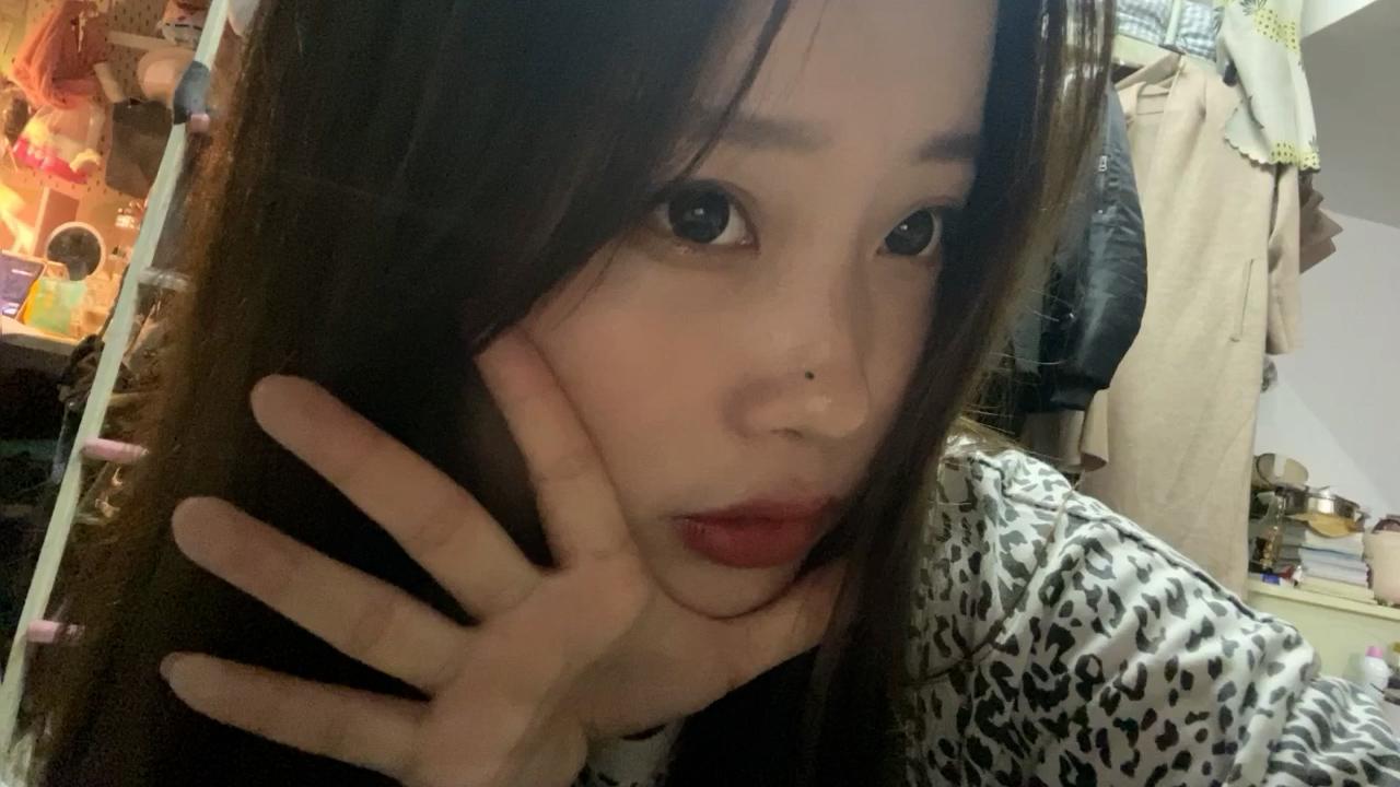 迷奸抖音上吊到的学生妹 太漂亮了 直接下药迷倒  粉嫩的小穴跟没开发过一样-1