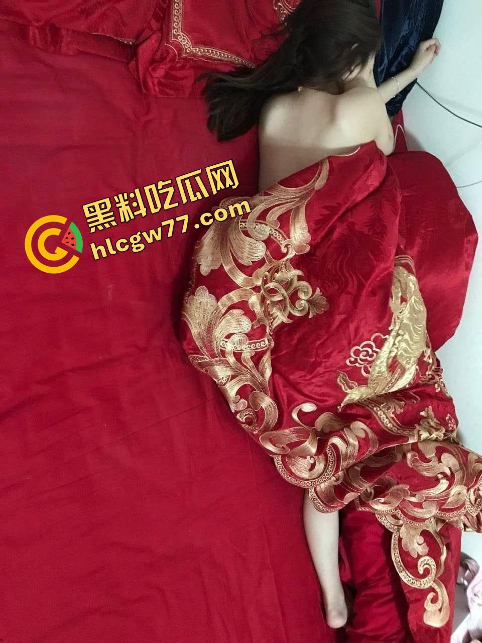 四川成都接盘侠实录，小哥花十几万彩礼娶到陪酒按摩母狗，婚后才发现床上骚得像老手，翻聊天记录全崩！-16