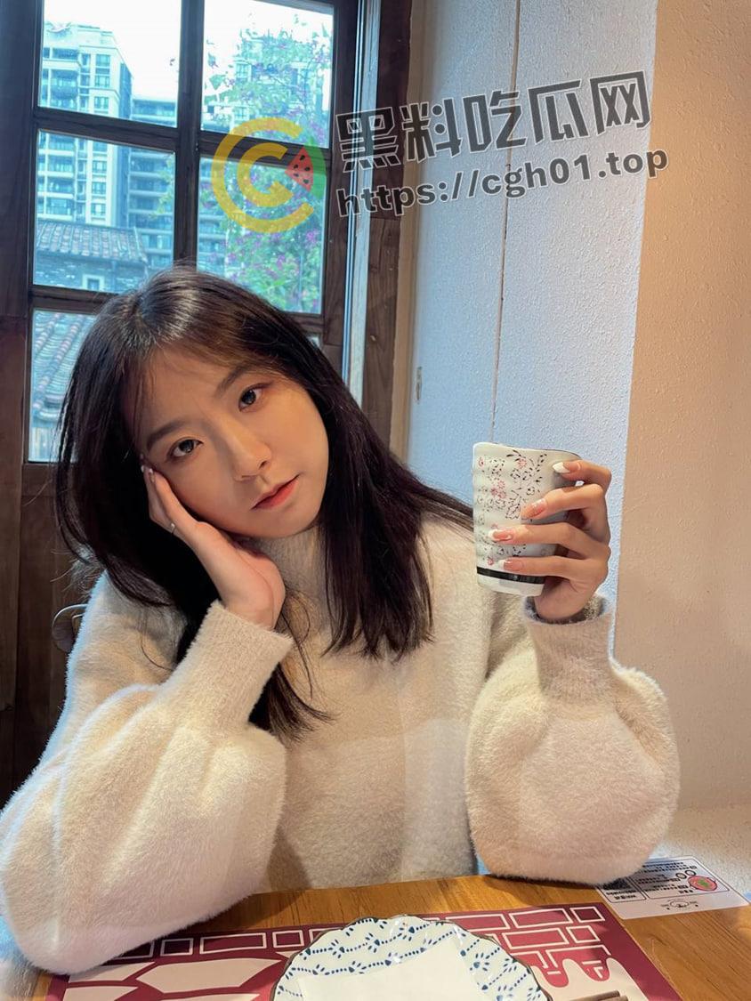 谁的女神又是谁的精盆！舔狗觉醒将女神手机私密视频流出 掐着脖子被顶到底 女神和舔狗都要哭出来了-3